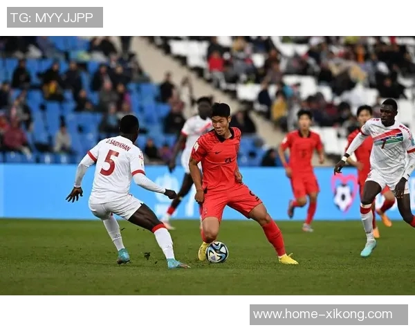 英格兰队今日训练迎来U20小将莱西塞缪尔坎贝尔三位新星加入